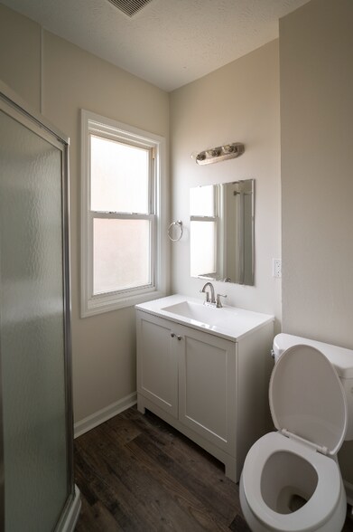 Building Photo - 1277 W 67th St