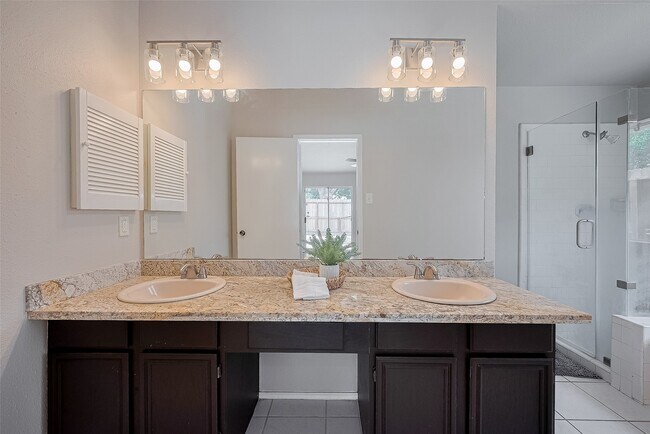 Building Photo - 5814 N Magazine Cir