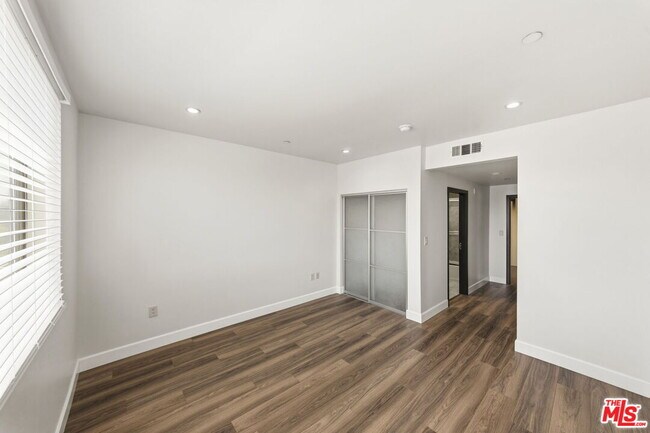 Building Photo - 11218 Camarillo St