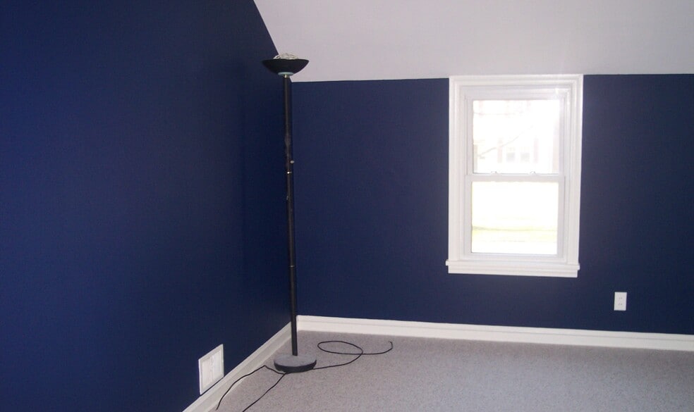 Building Photo - 131 Shelbourne Rd