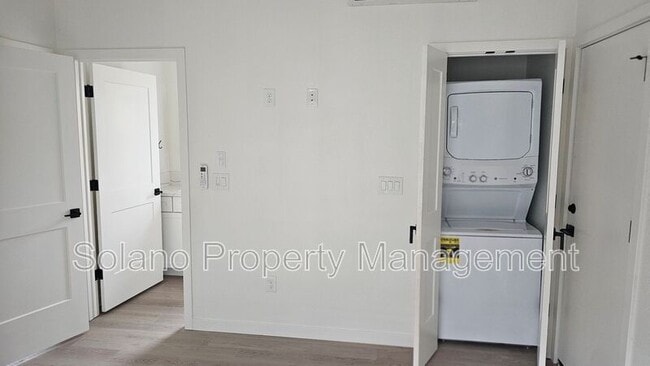 Building Photo - 376 Marna Dr