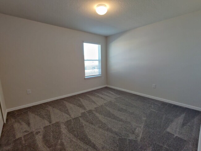 Building Photo - 30095 Skylark Dr