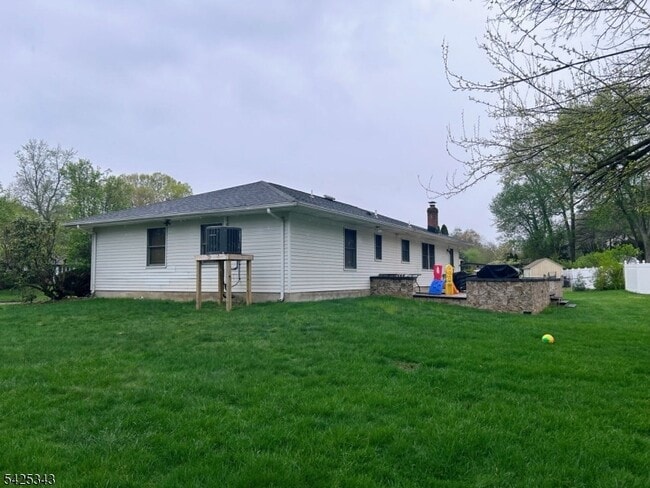 Building Photo - 6 Lori Ln