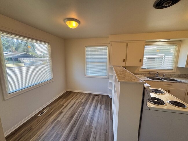Building Photo - 3-bedroom, 1.5-bath home in Santa Clara