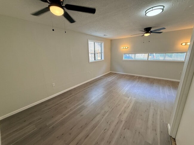 Building Photo - Newly renovated 1892sqft 4-bedroom, 3-bath home in Portland,