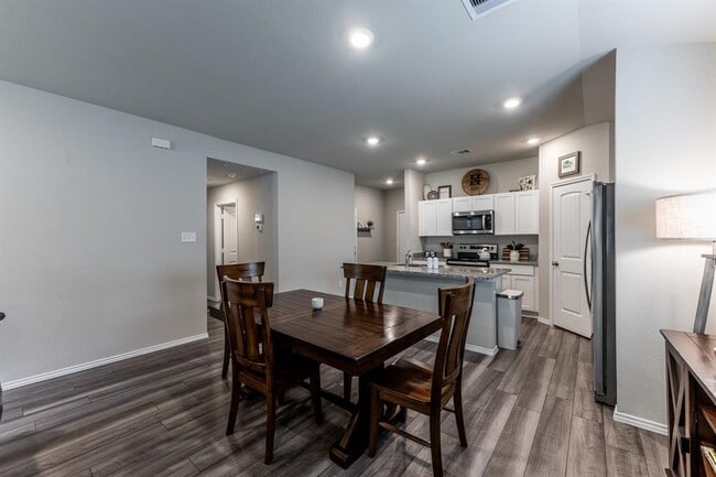 Building Photo - 306 Pecos Dr