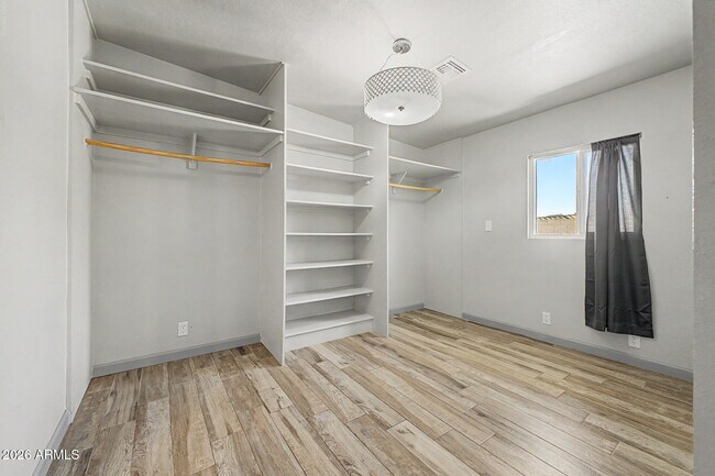 Building Photo - 10217 N 37th Ave