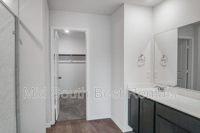 Building Photo - 220 Redwood Rd