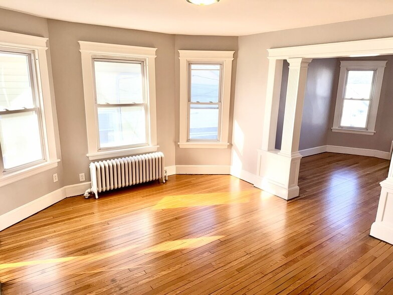 Building Photo - 76 Rose St