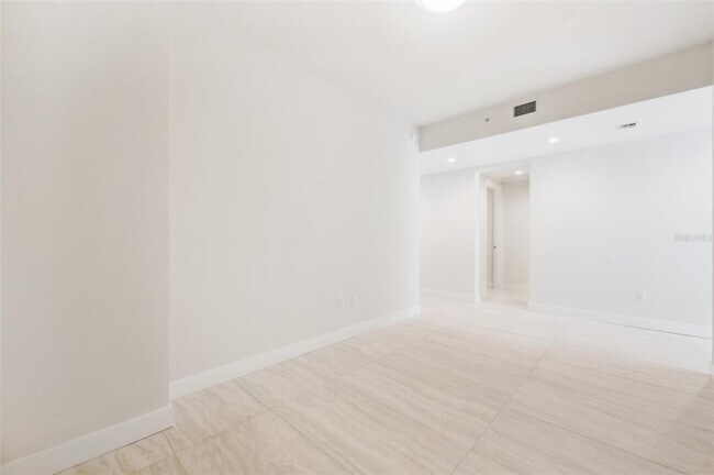 Building Photo - 301 1st St S