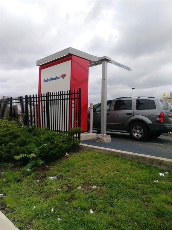 Building Photo - 450 Grand St