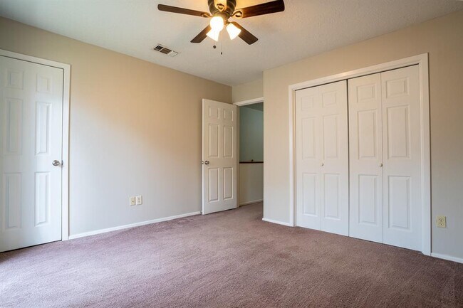 Building Photo - 2521 Crosstimbers St