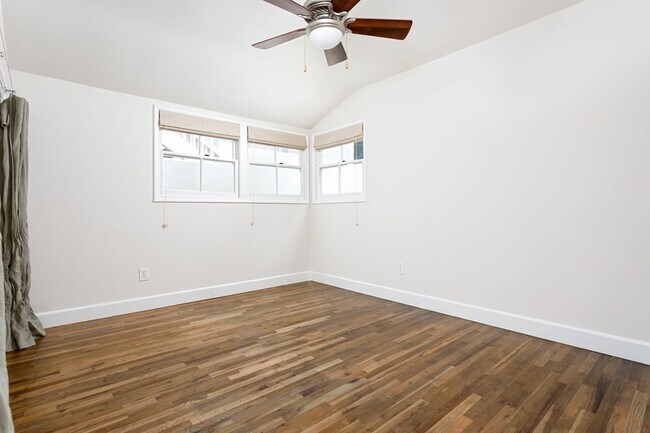 Building Photo - 502 Poinsettia Ave