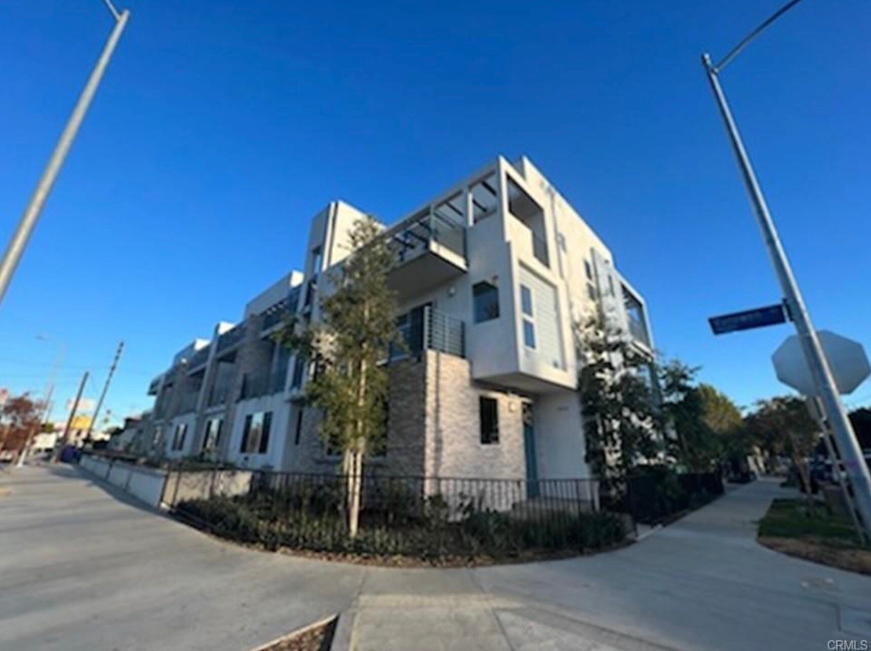 Building Photo - 14614 Vanowen St