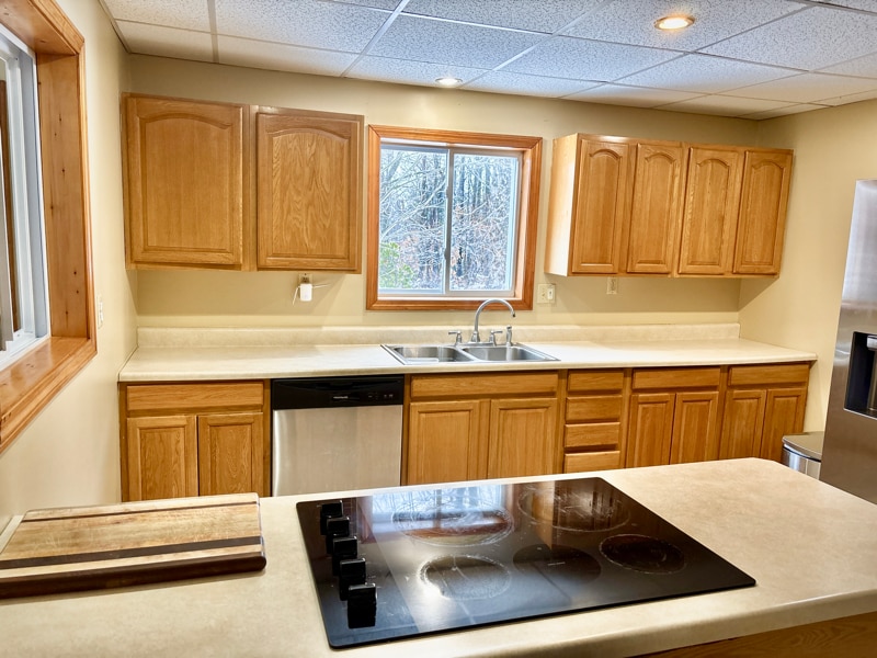 Building Photo - 244 E Broadway