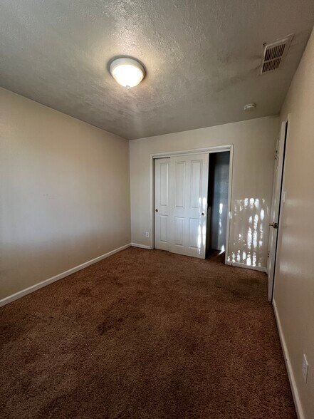 Guest bedroom - 888 Rutledge Dr
