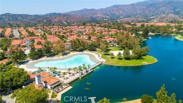 Building Photo - 2 Vía Entrada