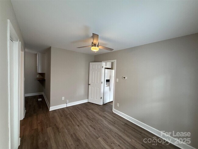 Building Photo - 707 Grandin Rd
