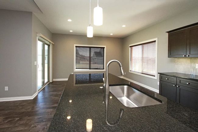 Building Photo - 5 Bedroom and 3 Bathroom House available J...
