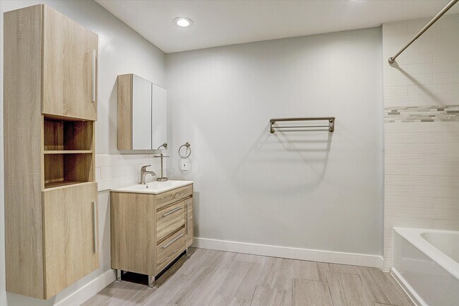 Building Photo - 1101 Guinea Dr