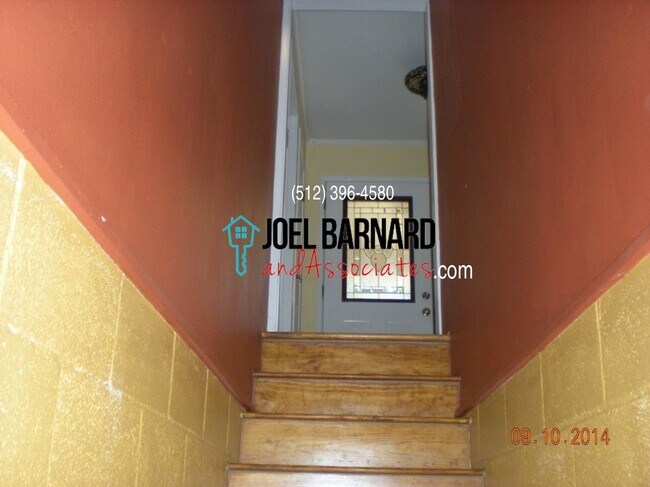 Building Photo - **Available May 17** Large Split Level Hom...