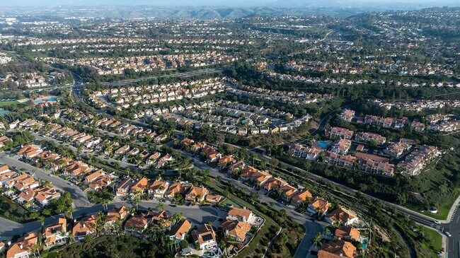 Building Photo - 28645 Via Pasatiempo