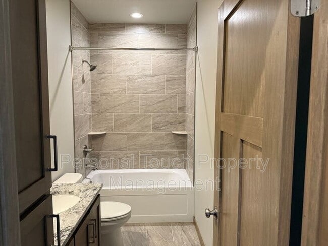 Building Photo - 7352 Eagle Point Dr S