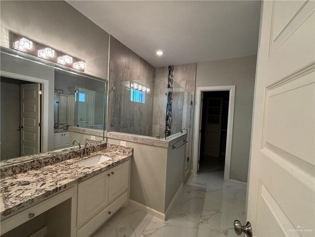 Building Photo - 27 Tulipan Ave