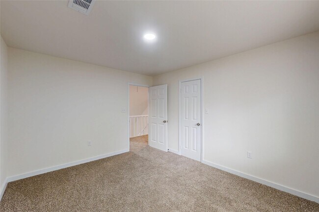 Building Photo - 2218 Poplar Park Dr