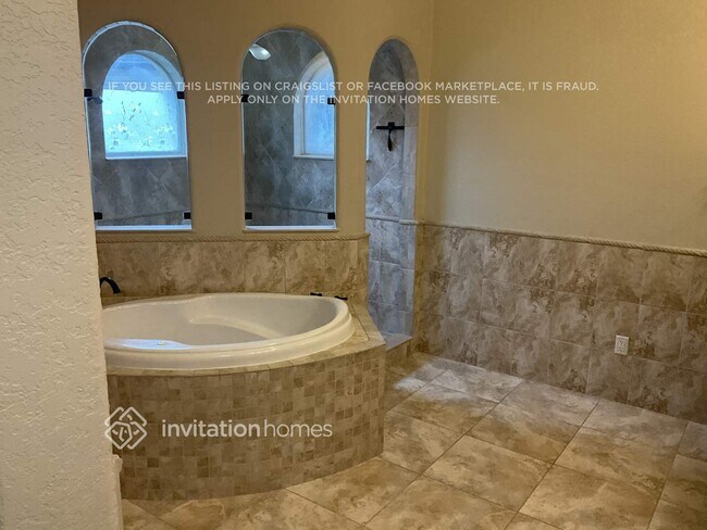 Building Photo - 400 Veracliff Ct