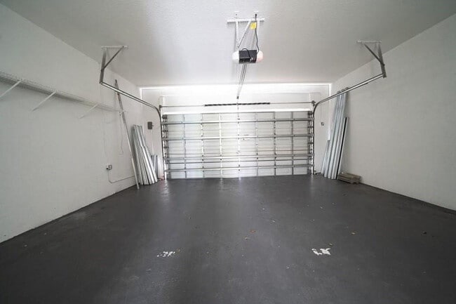 Building Photo - 7803 NW 70th Ave