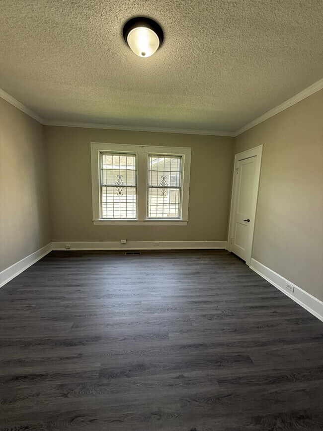 Building Photo - 1437 Woodland Ave SW