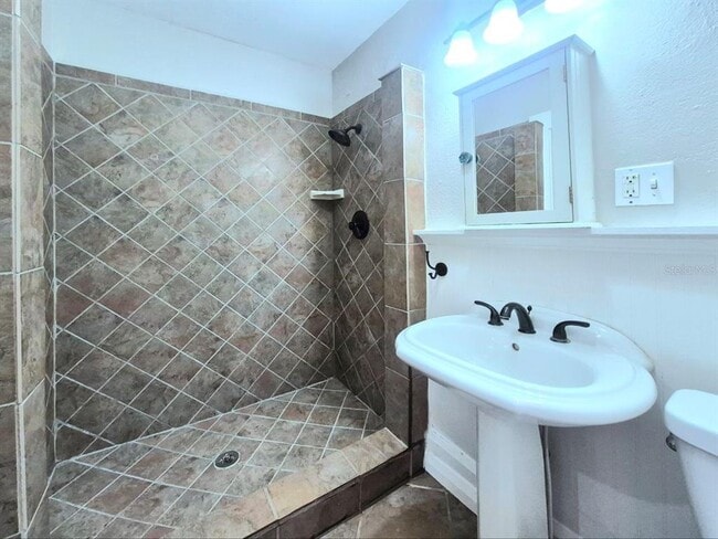 Building Photo - 314 E Park Ave