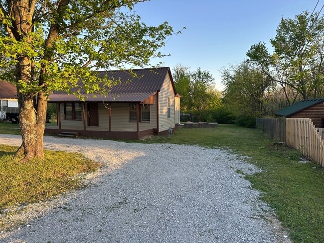 Building Photo - Available 8/1! Spacious 2 Bedroom, 1 Bathroom Home with Bonus Room & Huge Backyard