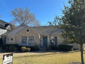 Building Photo - 6000 Kenwood Ave