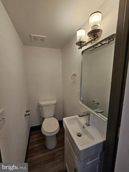 Building Photo - 211 S 2nd St