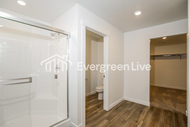 Building Photo - 302 Ravello St