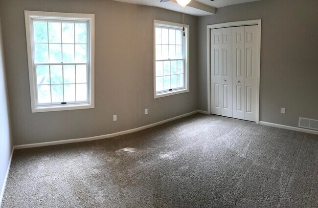 Building Photo - 4518 E Bridgewood Dr