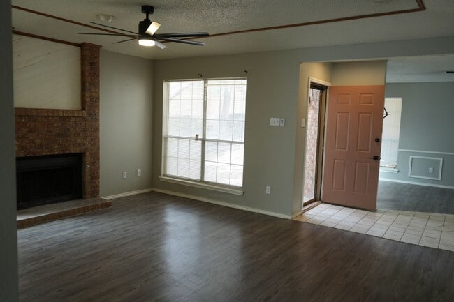 Building Photo - 3/2/2 or 2 Bedroom with an Office