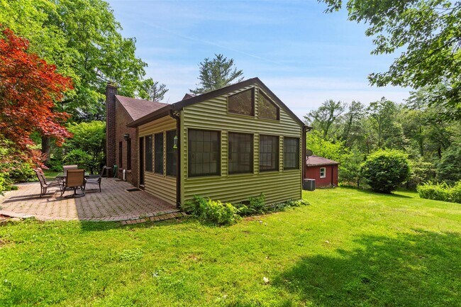 Building Photo - 934 Lester Rd