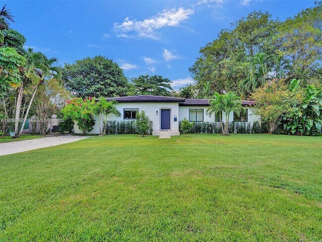 Building Photo - 5705 SW 60th Ave
