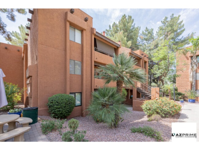 Primary Photo - Beautiful 2/2 Phoenix Condo Overlooking th...