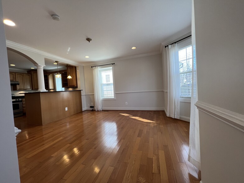 Dinning Room - 6715 Dean Dr