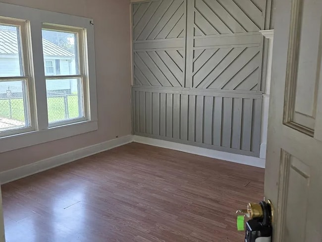 Building Photo - 415 N Eclipse St