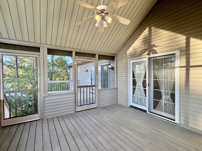 Building Photo - 144 Gigi Ln