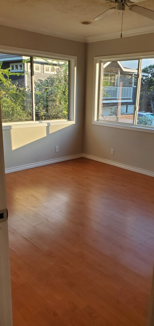 Building Photo - 900 Hill Top Dr