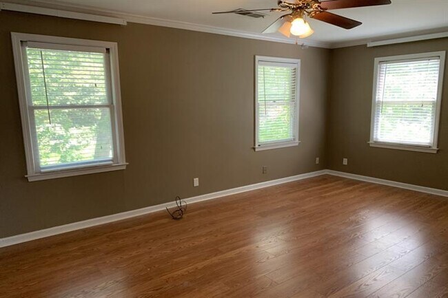 Building Photo - 831 Clairemont Ave