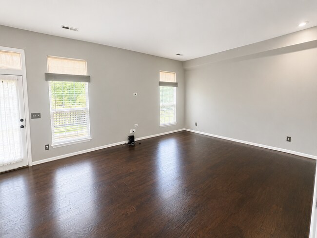 Building Photo - 711 Dutchman Ct