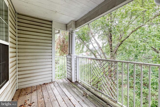 Building Photo - 2440 Blue Spring Ct