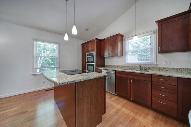 Building Photo - Charming Matthews Home for Rent!